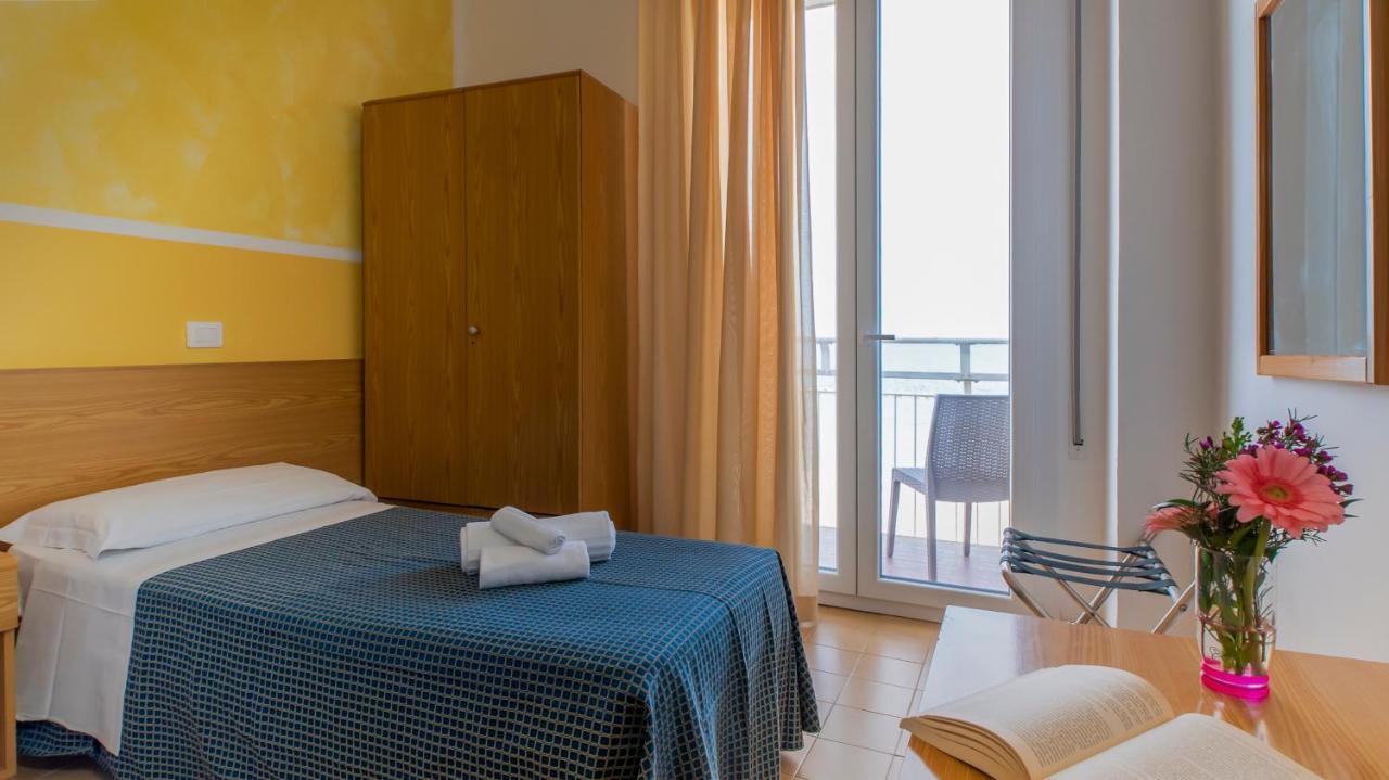 Hotel President'S Пезаро Екстер'єр фото
