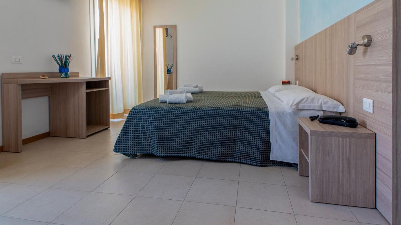 Hotel President'S Пезаро Екстер'єр фото