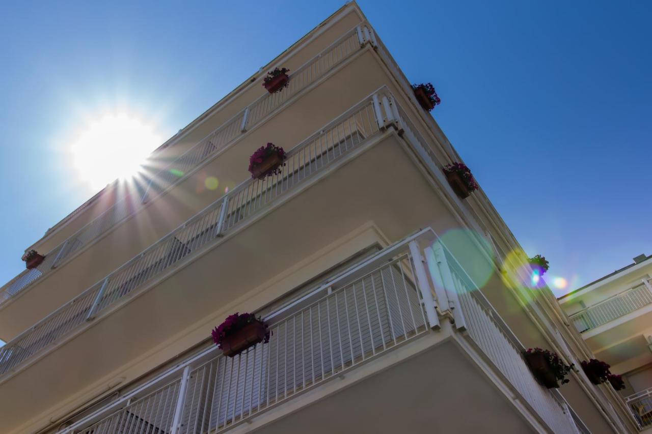 Hotel President'S Пезаро Екстер'єр фото