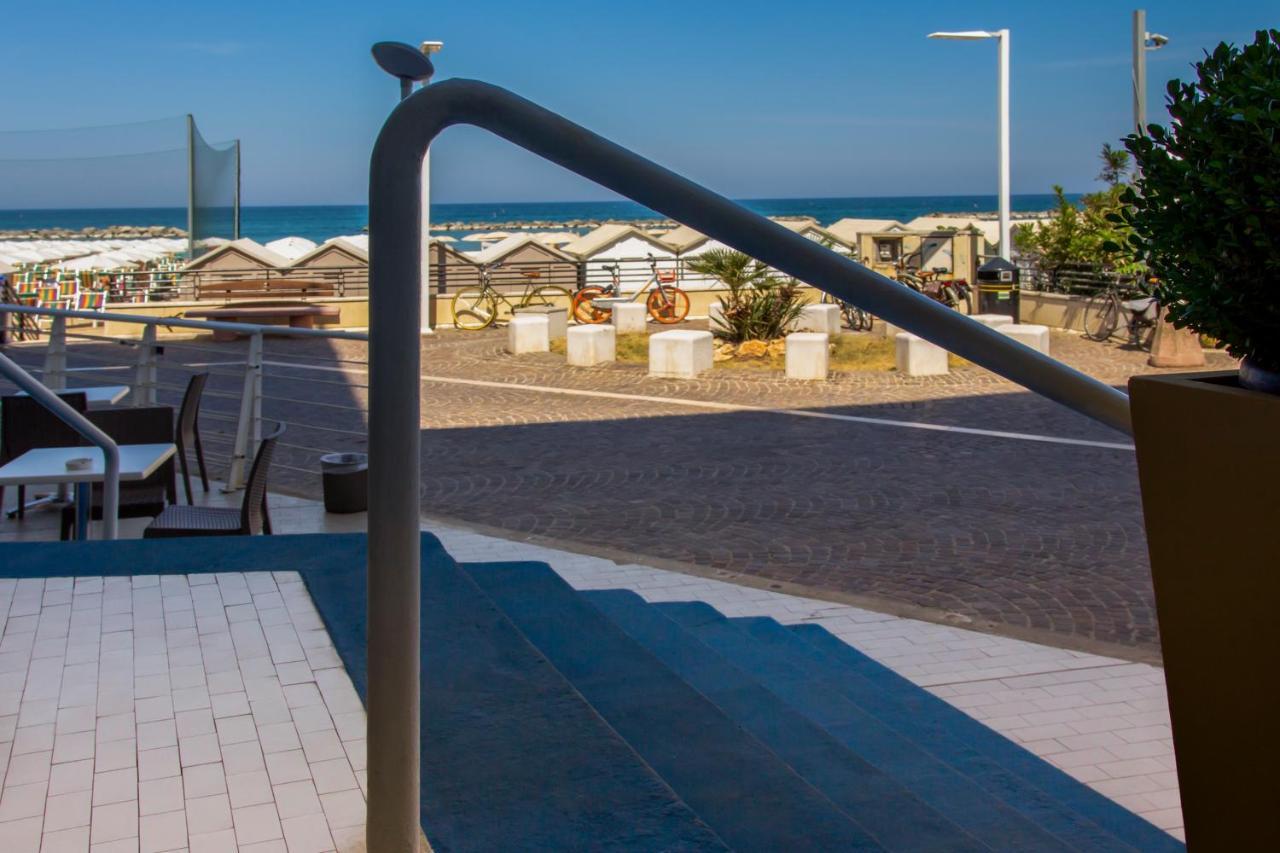 Hotel President'S Пезаро Екстер'єр фото