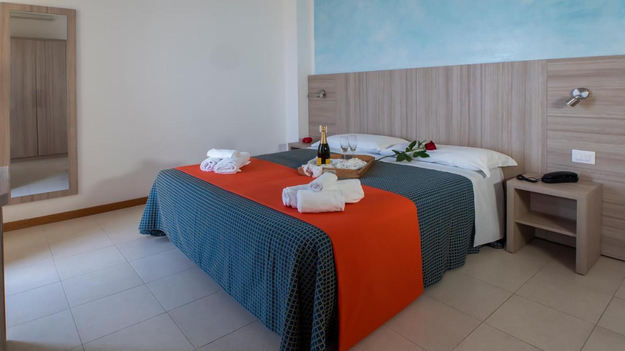 Hotel President'S Пезаро Екстер'єр фото