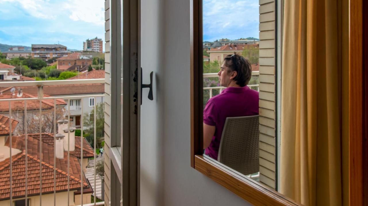 Hotel President'S Пезаро Екстер'єр фото