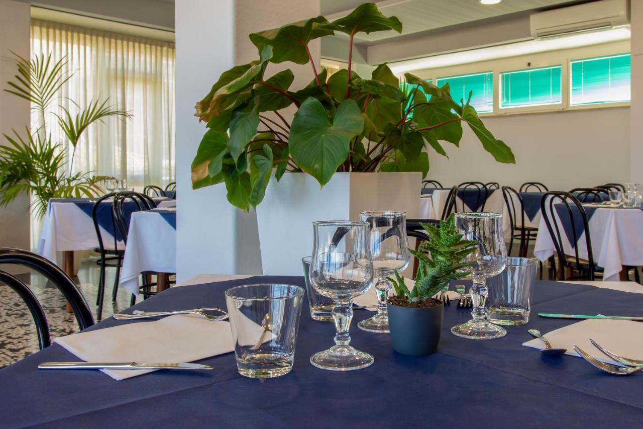 Hotel President'S Пезаро Екстер'єр фото