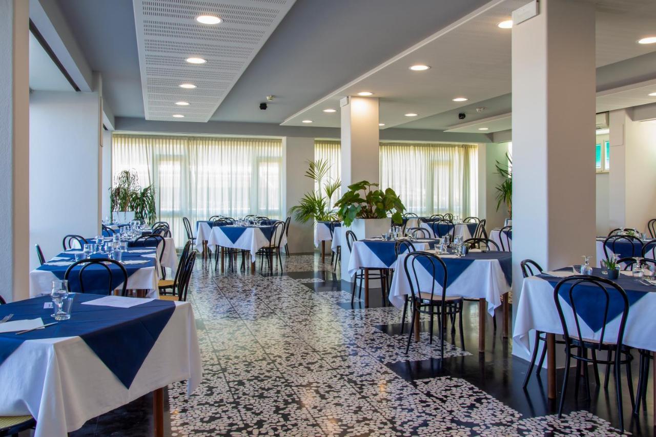 Hotel President'S Пезаро Екстер'єр фото