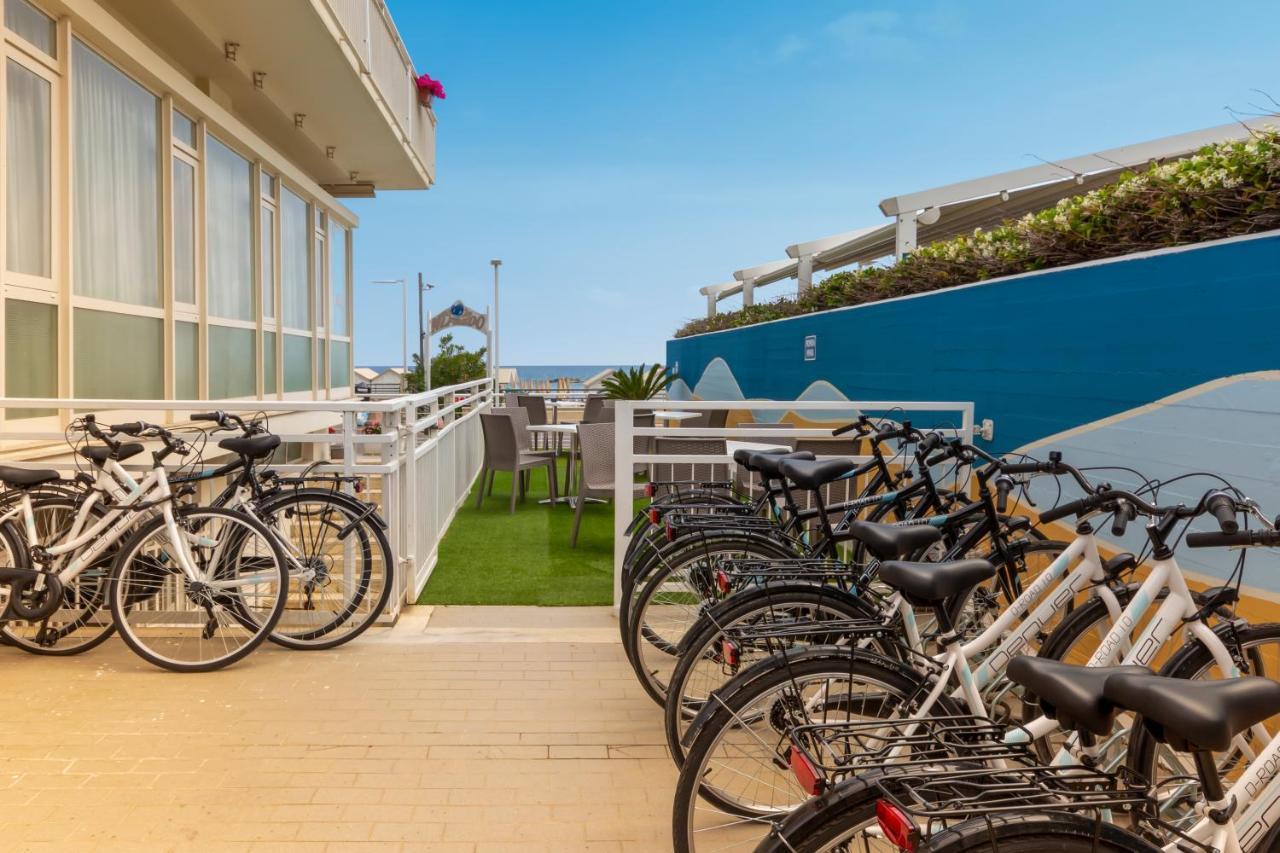 Hotel President'S Пезаро Екстер'єр фото